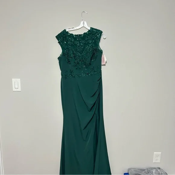 David's Bridal NWT Oleg Cassini Green Evening Gown Size 14 Wedding Dress